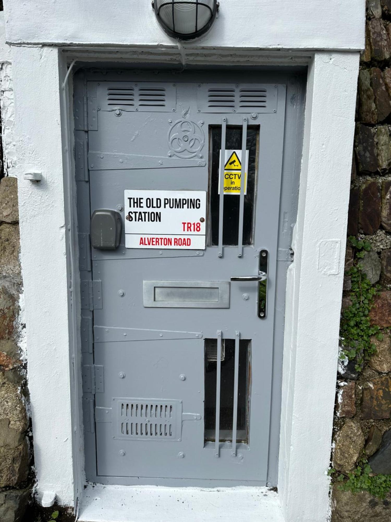 The Old Water Pumping Station Quirky Underground Hobbit House Penzance Exterior foto